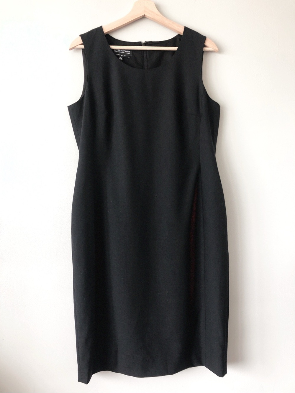 Jones New York Classic Black Sleeveless Sheath Dress size 12 little black dress